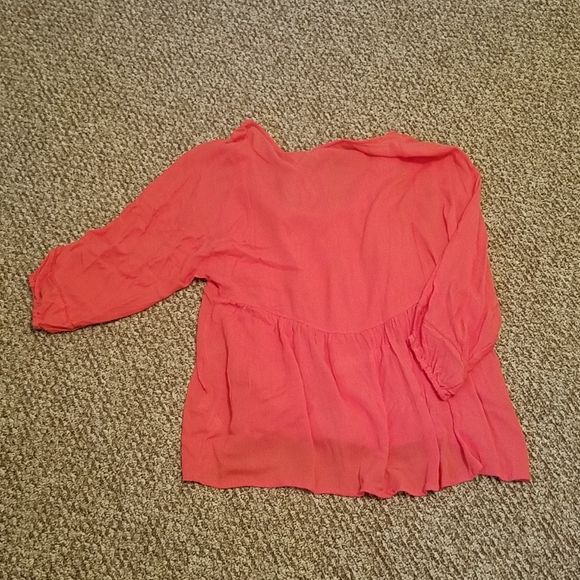 Amanda Green peach top - Picture 2 of 4